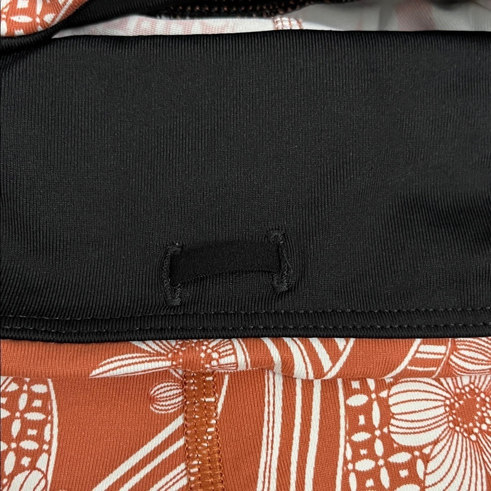 Victoria's Sport knock out burnt orange floral print capri leggings size small - Picture 4 of 6